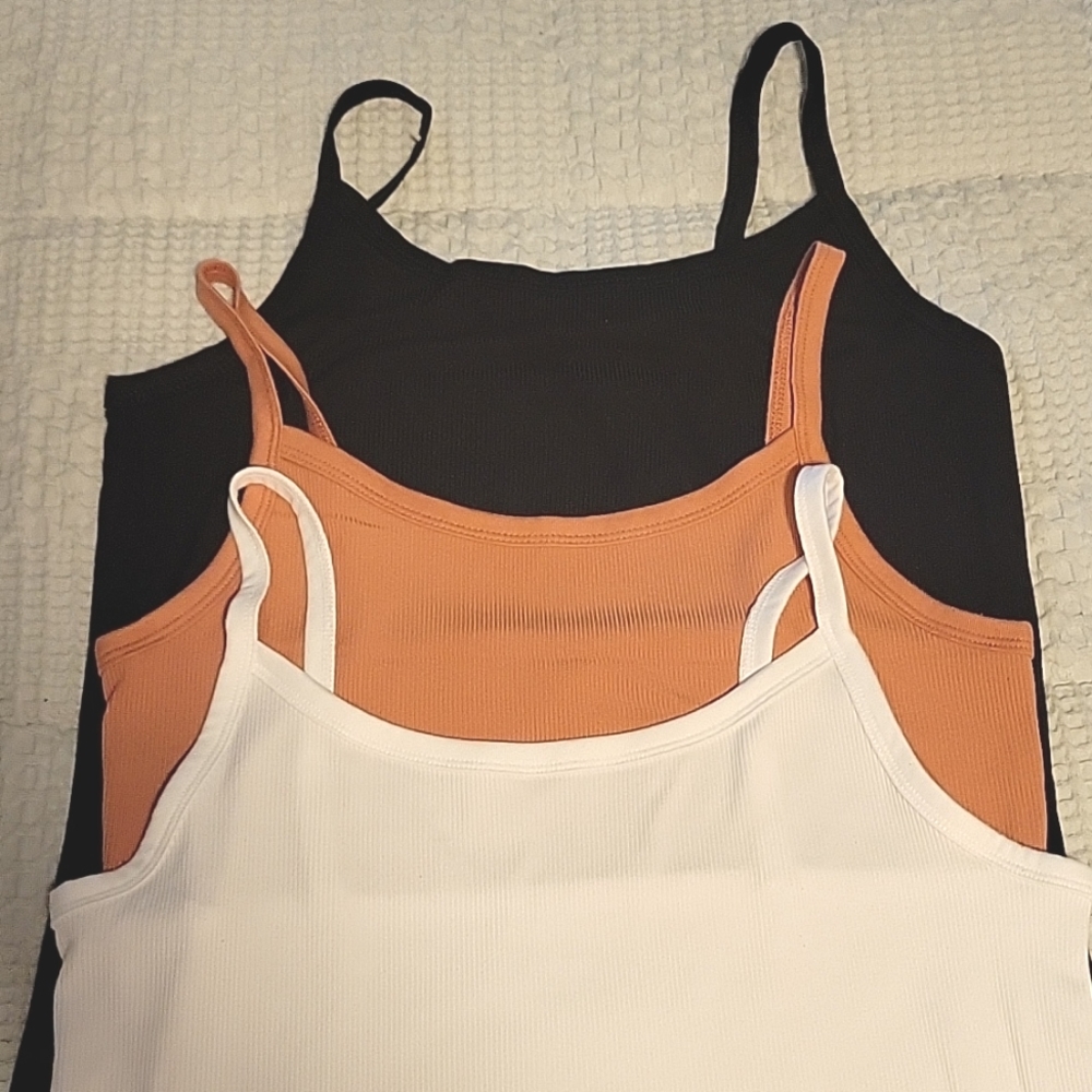 Lot of 3 tanks